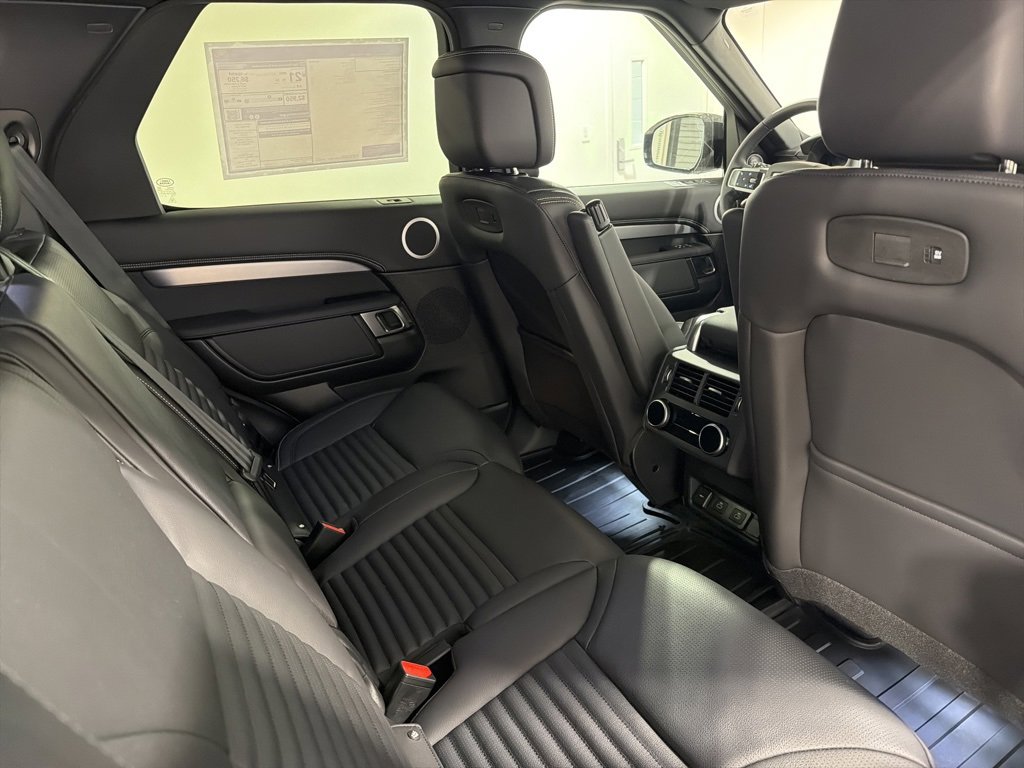 New 2026 Land Rover Discovery Dynamic SE image 26