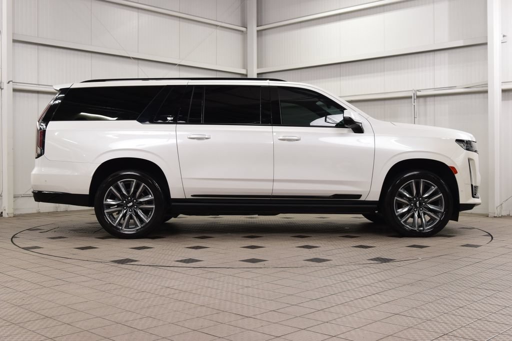 Used 2023 Cadillac Escalade ESV Sport Platinum w/ Heavy-Duty Trailer Package AWD/4WD image 9