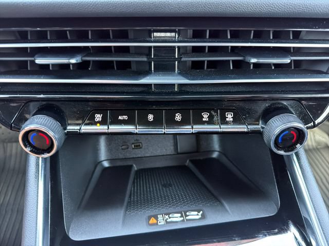 Used 2025 Chevrolet Traverse RS w/ LPO, Floor Liner Package FWD image 14