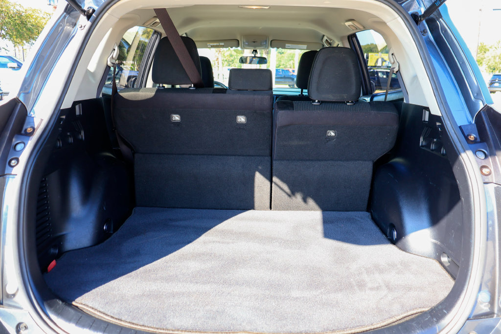 Used 2016 Toyota RAV4 LE FWD image 27