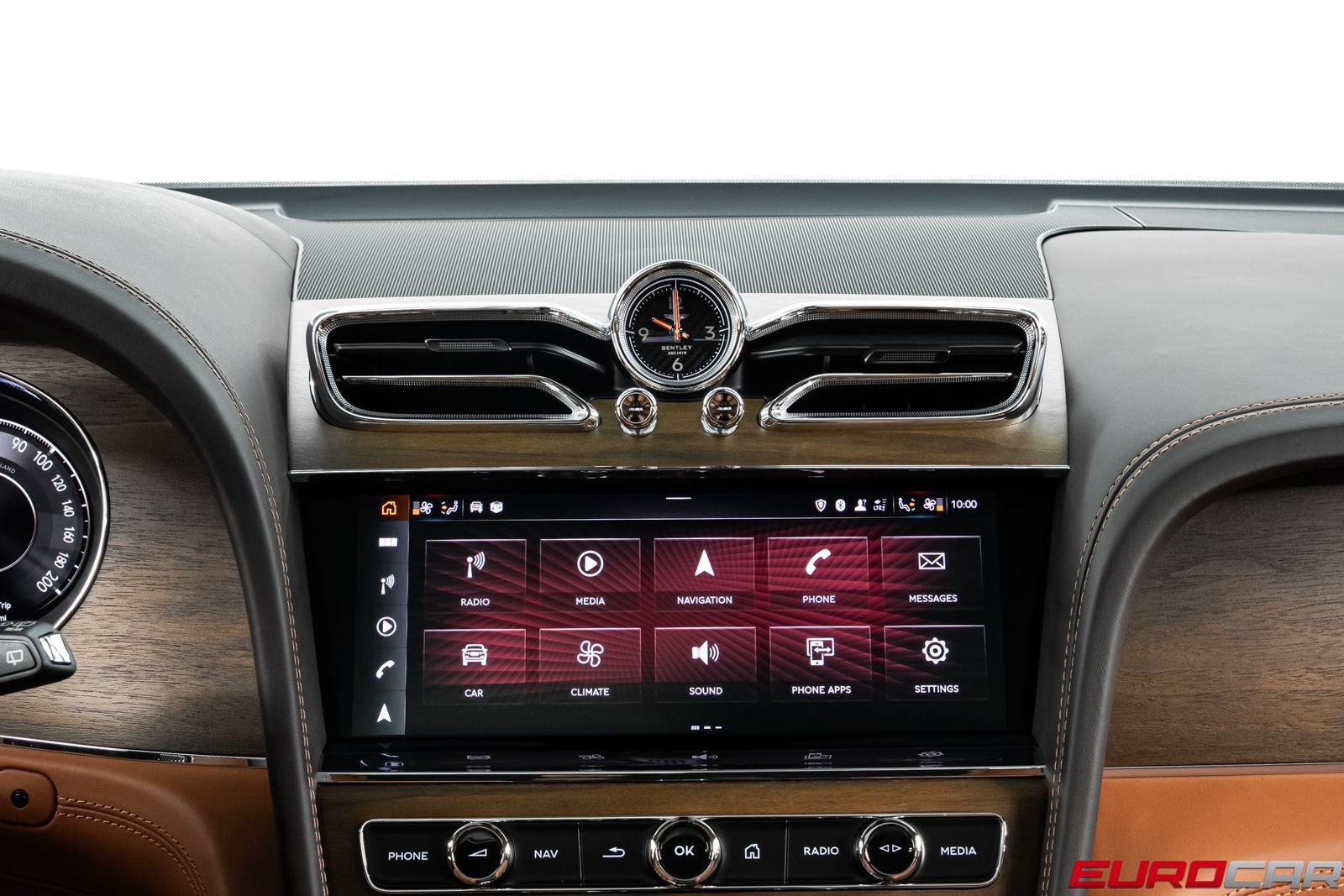 Used 2024 Bentley Bentayga AWD/4WD image 28