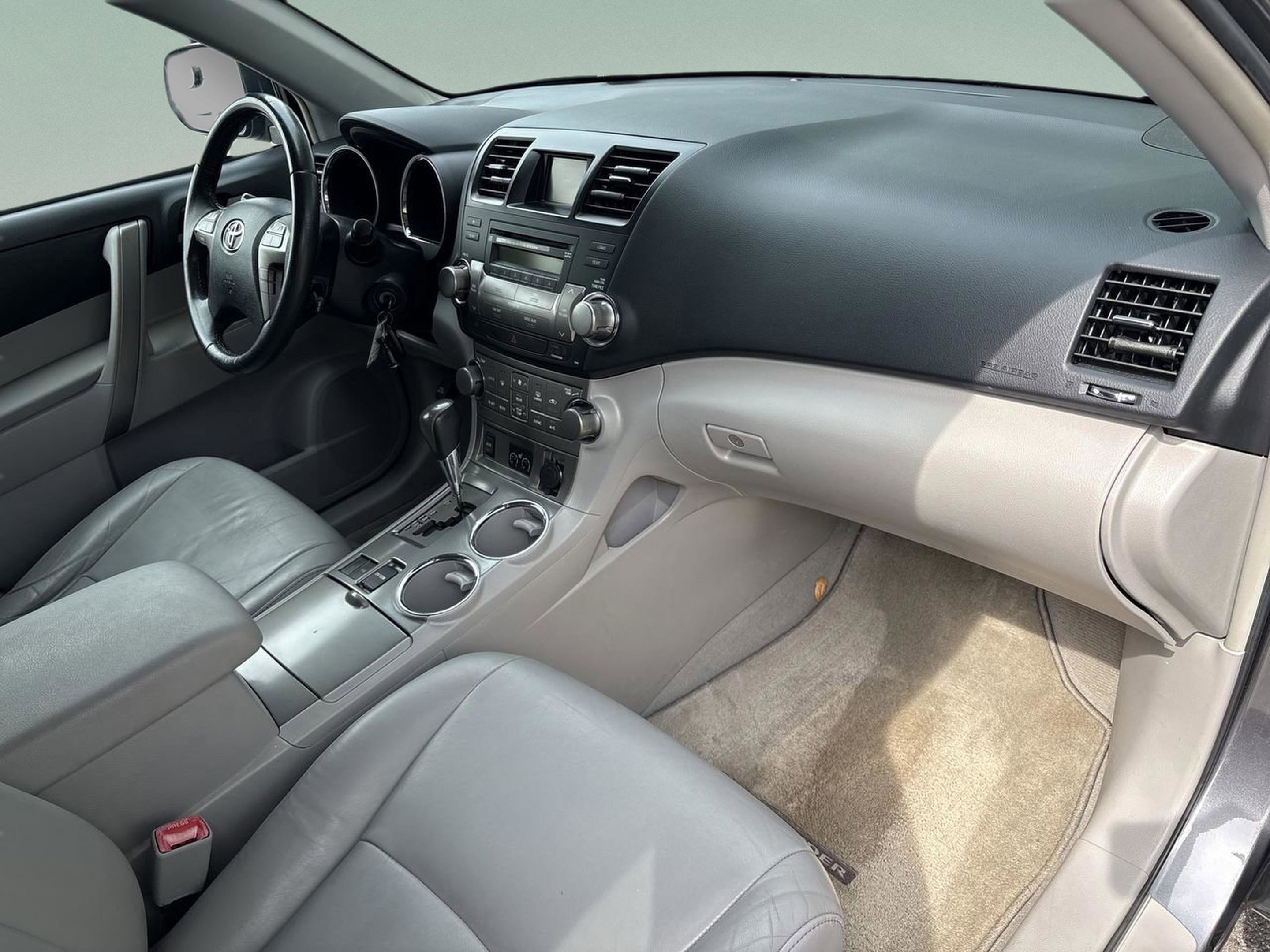 Used 2010 Toyota Highlander SE FWD image 20