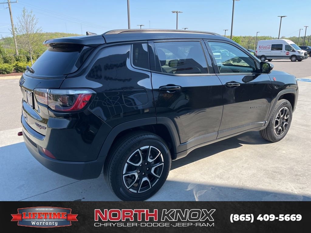 Used 2024 Jeep Compass Trailhawk AWD/4WD image 18