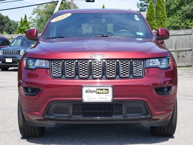 Used 2022 Jeep Grand Cherokee Laredo X image 3