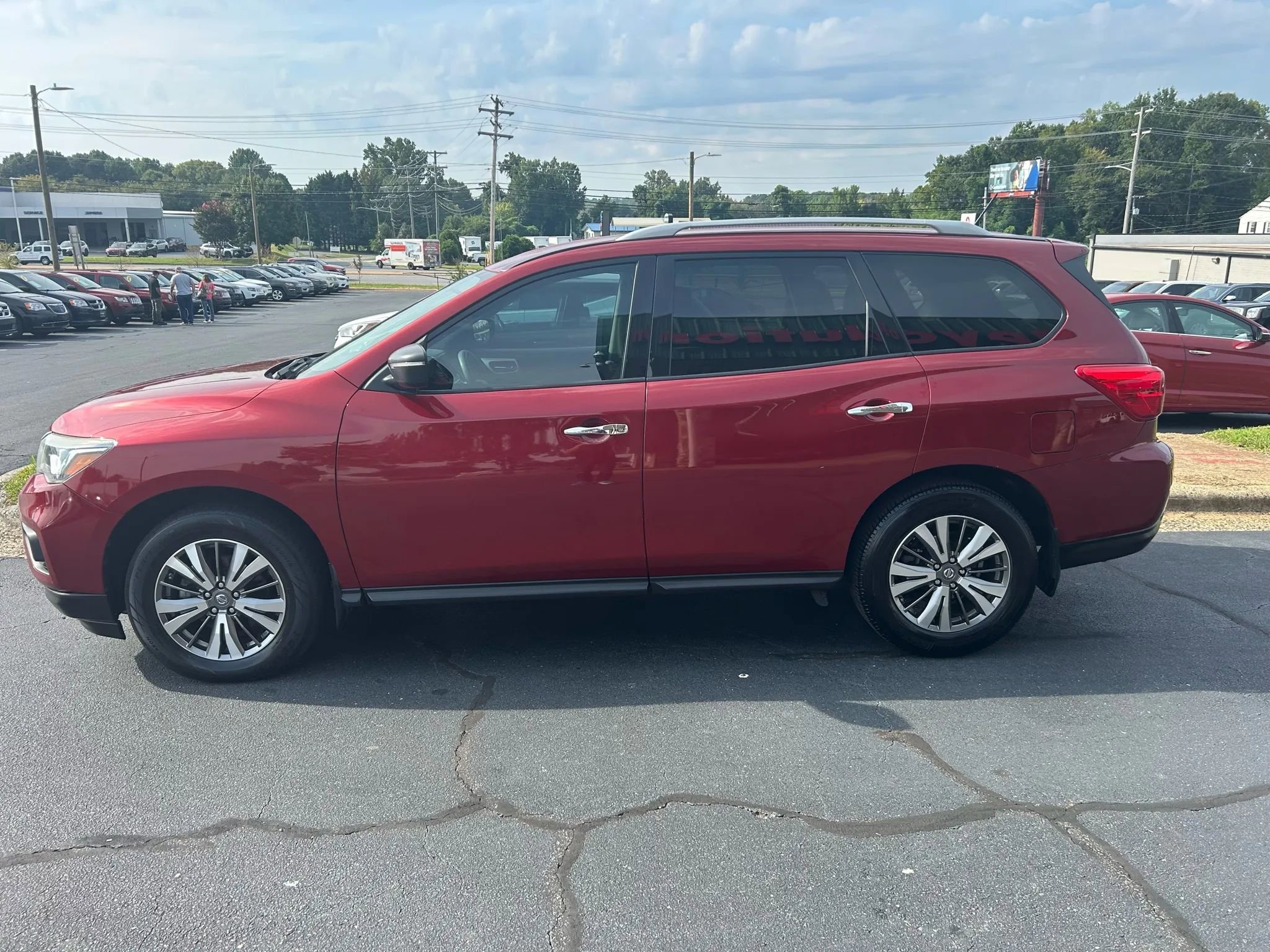 Used 2018 Nissan Pathfinder S image 4