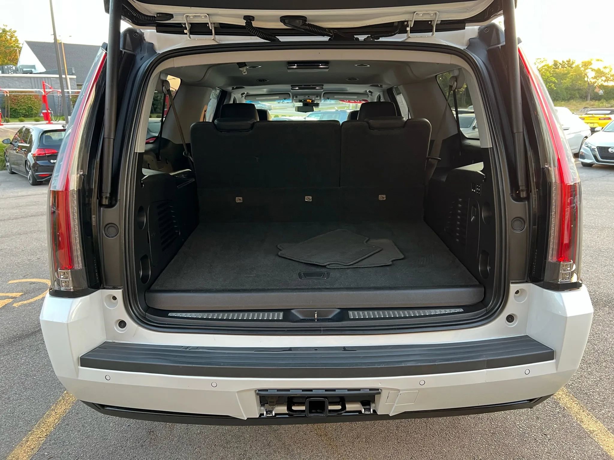 Used 2020 Cadillac Escalade ESV Luxury image 29