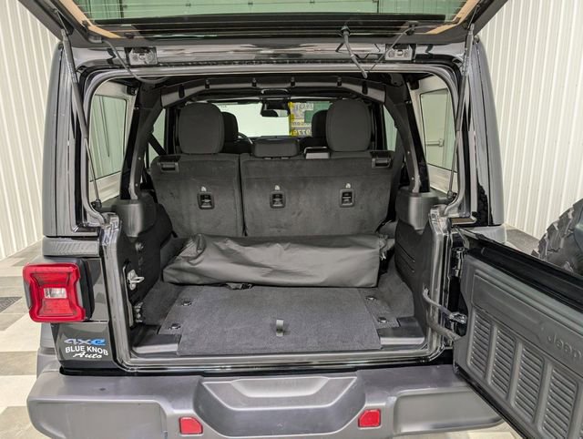 Used 2025 Jeep Wrangler Unlimited Rubicon 4xe w/ Convenience Group AWD/4WD image 23