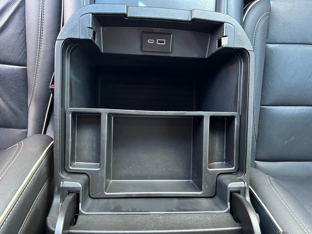 Used 2023 GMC Yukon SLT AWD/4WD image 34