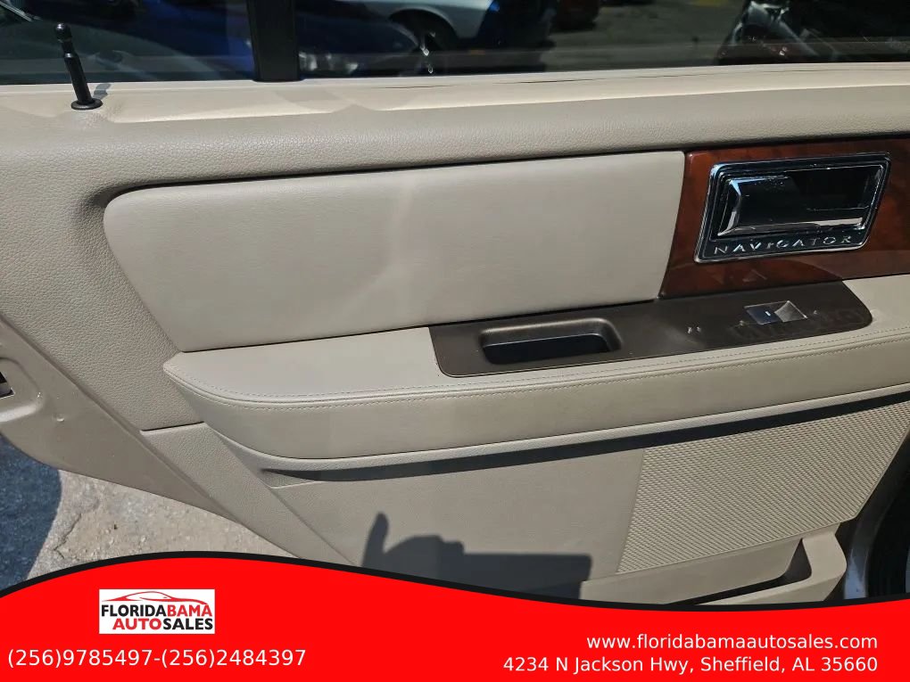 Used 2014 Lincoln Navigator 2WD image 9
