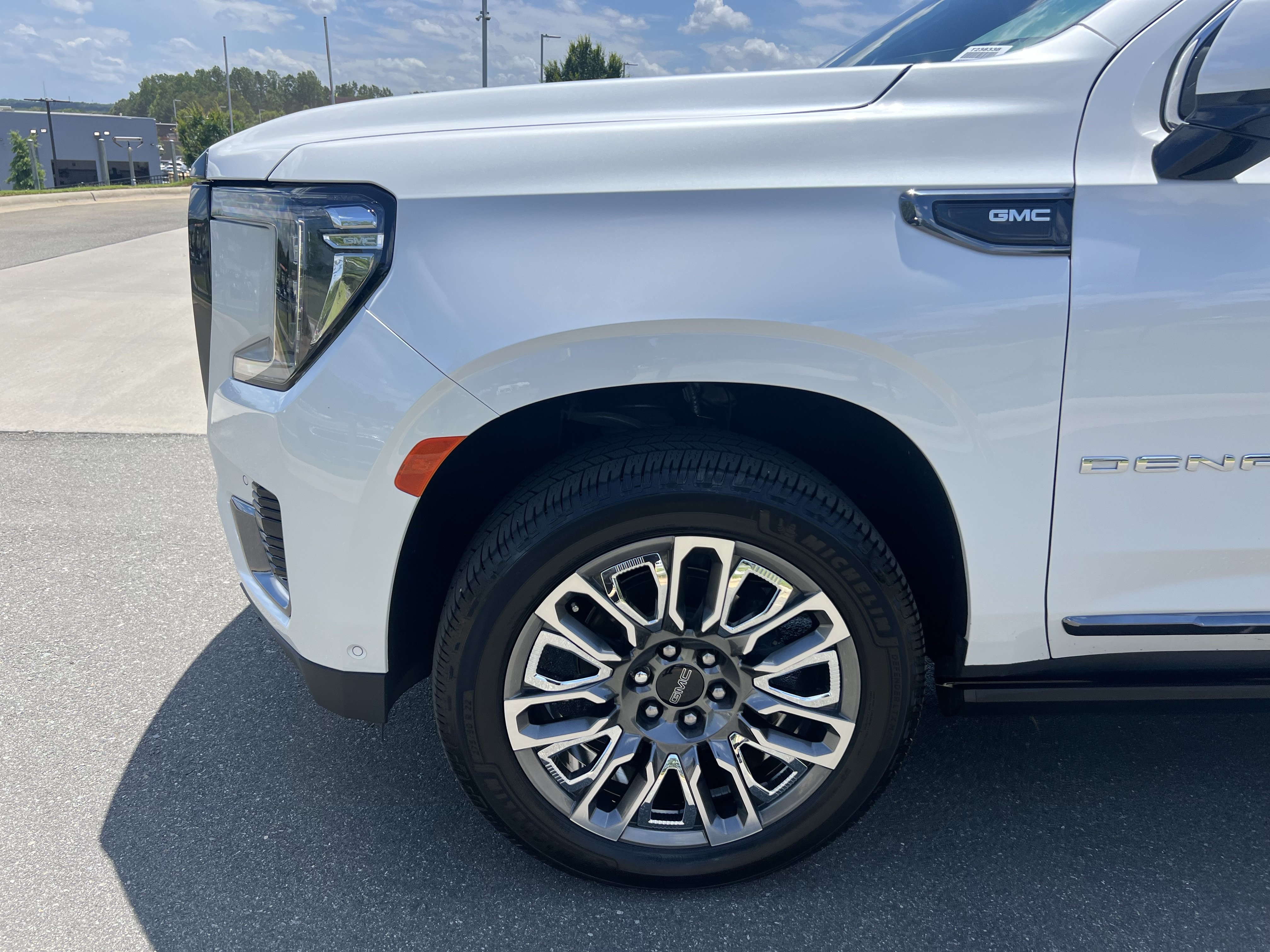 Used 2023 GMC Yukon XL Denali Ultimate AWD/4WD image 13