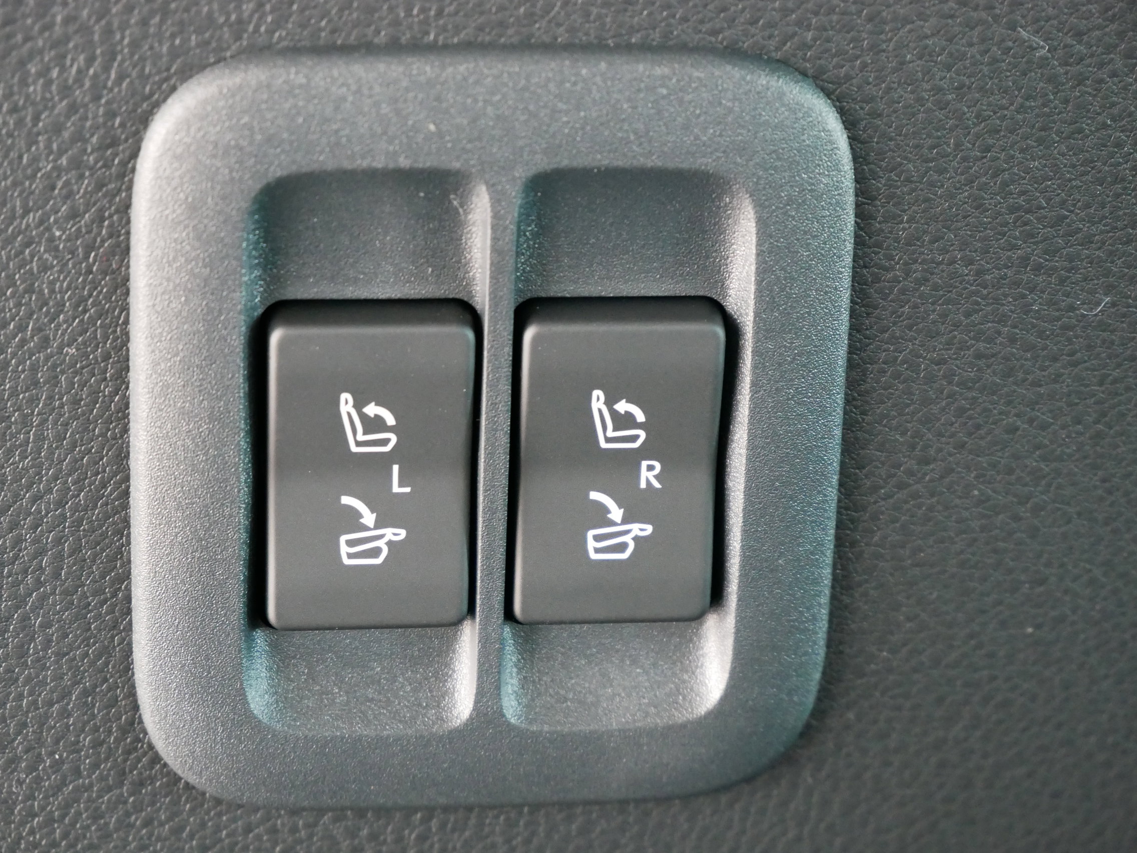 New 2026 Lexus TX 500h AWD image 17