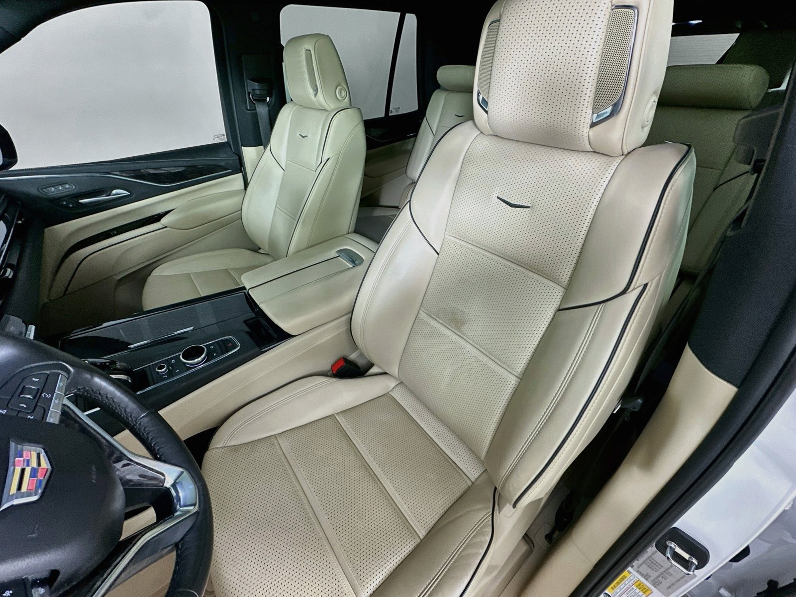 Used 2023 Cadillac Escalade Premium Luxury RWD image 34
