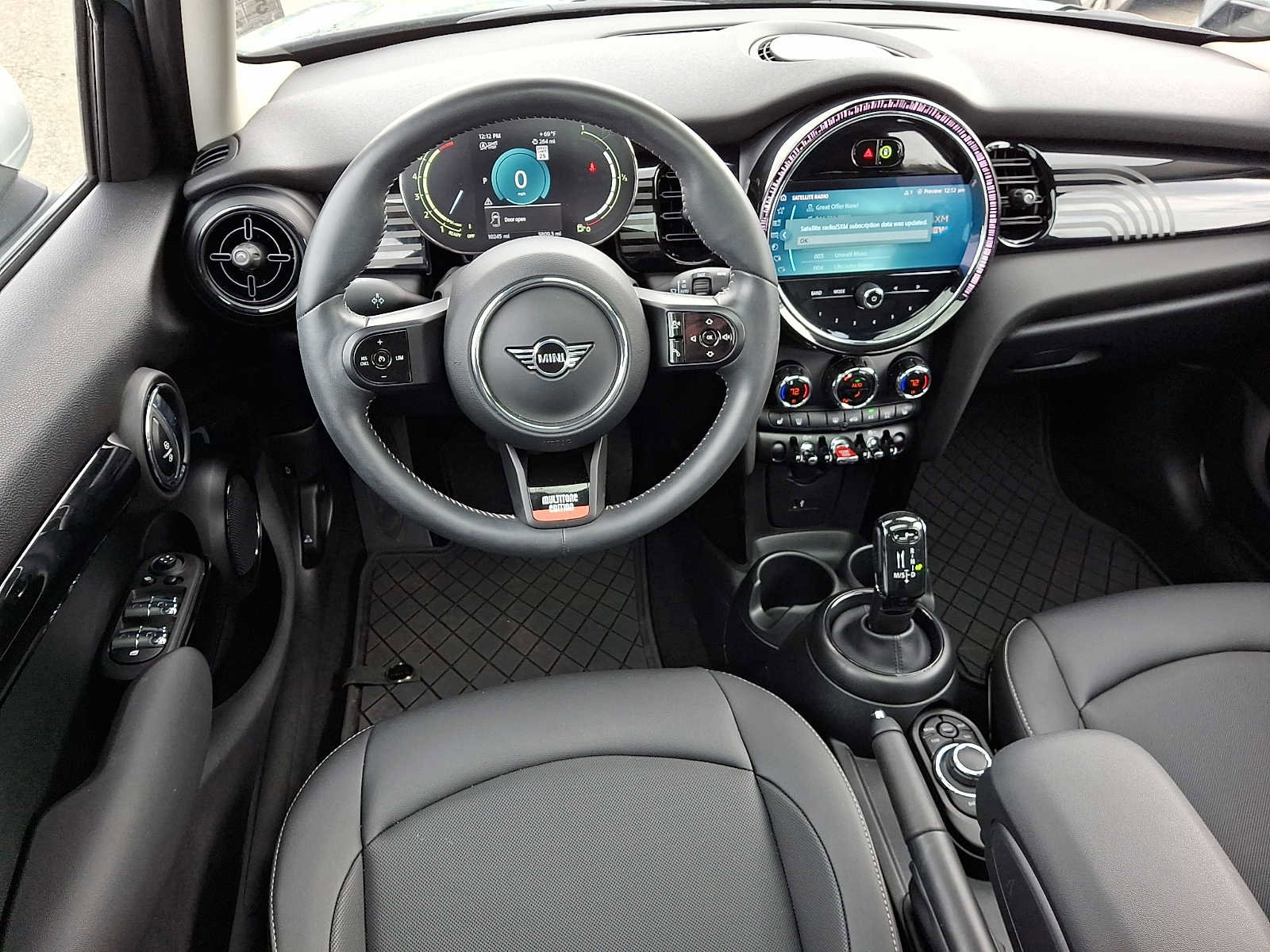 Used 2023 MINI Cooper 4-Door Hardtop w/ Multitone Edition image 12