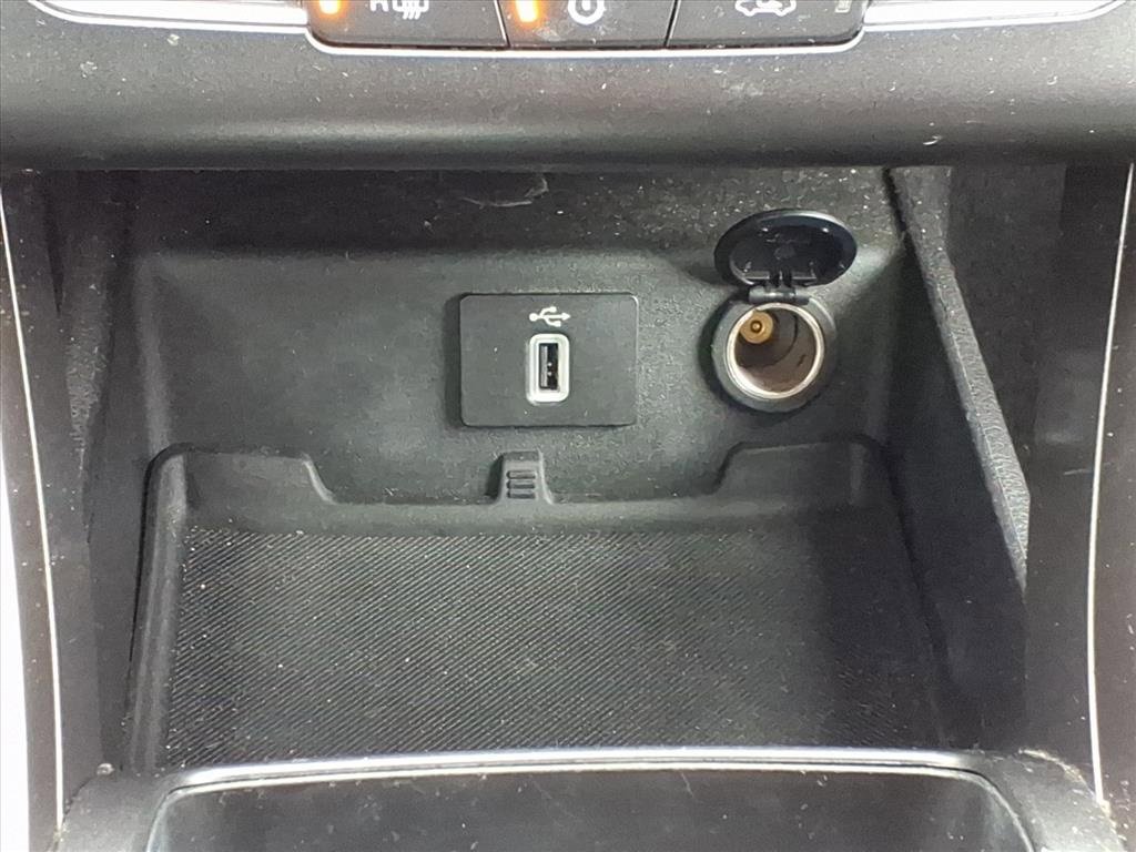 Used 2017 Ford Fusion SE w/ Equipment Group 201A image 17