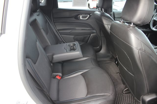 Used 2025 Jeep Compass Latitude w/ Convenience Group AWD/4WD image 30