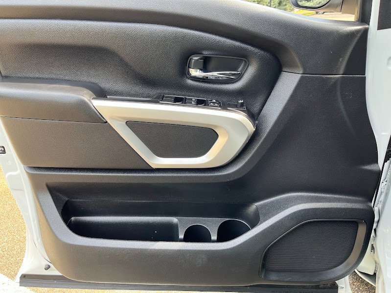 Used 2019 Nissan Titan SV image 6