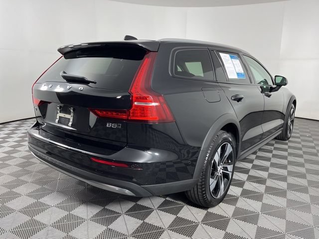 Used 2025 Volvo V60 B5 Cross Country Plus AWD/4WD image 11