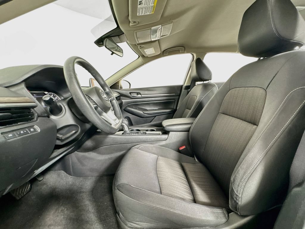 Used 2024 Nissan Altima 2.5 SV FWD image 9