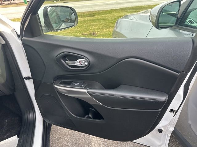 Used 2019 Jeep Cherokee Latitude Plus w/ Comfort/Convenience Group image 23