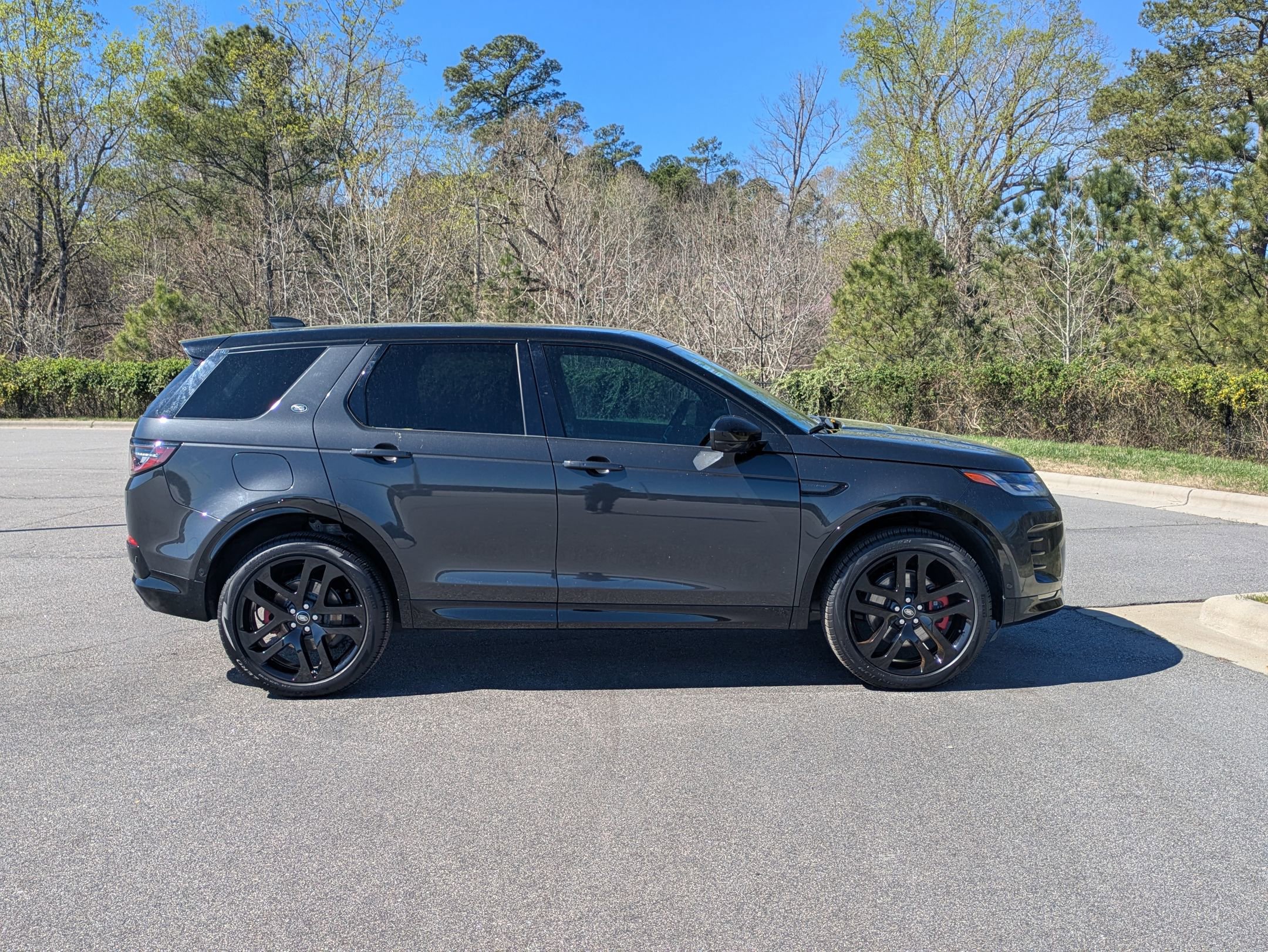 Certified 2025 Land Rover Discovery Sport Dynamic SE image 4