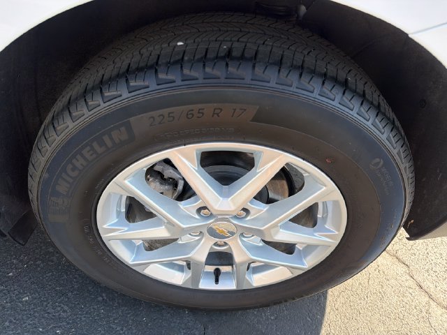 Certified 2024 Chevrolet Equinox LT w/ LPO, Floor Liner Package FWD image 23