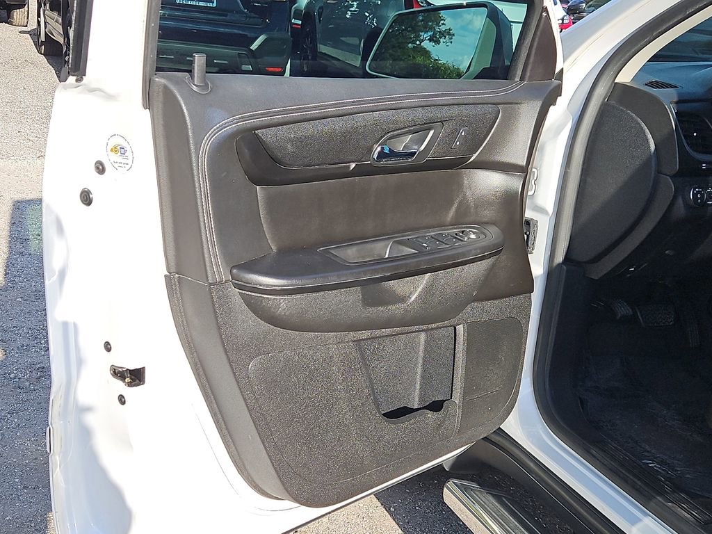 Used 2017 Chevrolet Traverse LT w/ Style and Technology Package FWD image 19