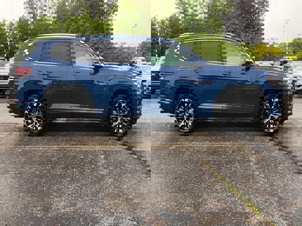 New 2025 Volkswagen Atlas SEL Premium R-Line image 8