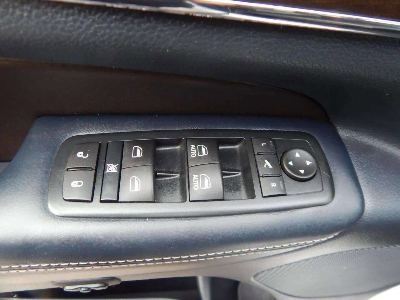 Used 2016 Jeep Grand Cherokee Overland w/ Advanced Technology Group image 18