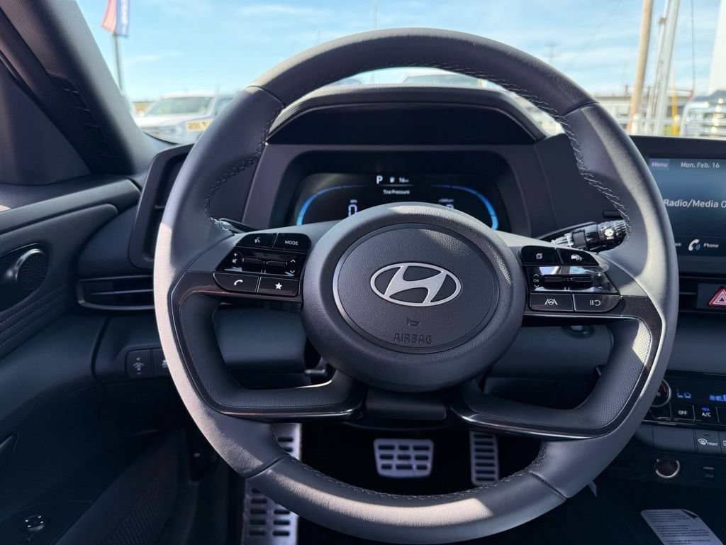 Certified 2025 Hyundai Elantra Sport FWD image 13