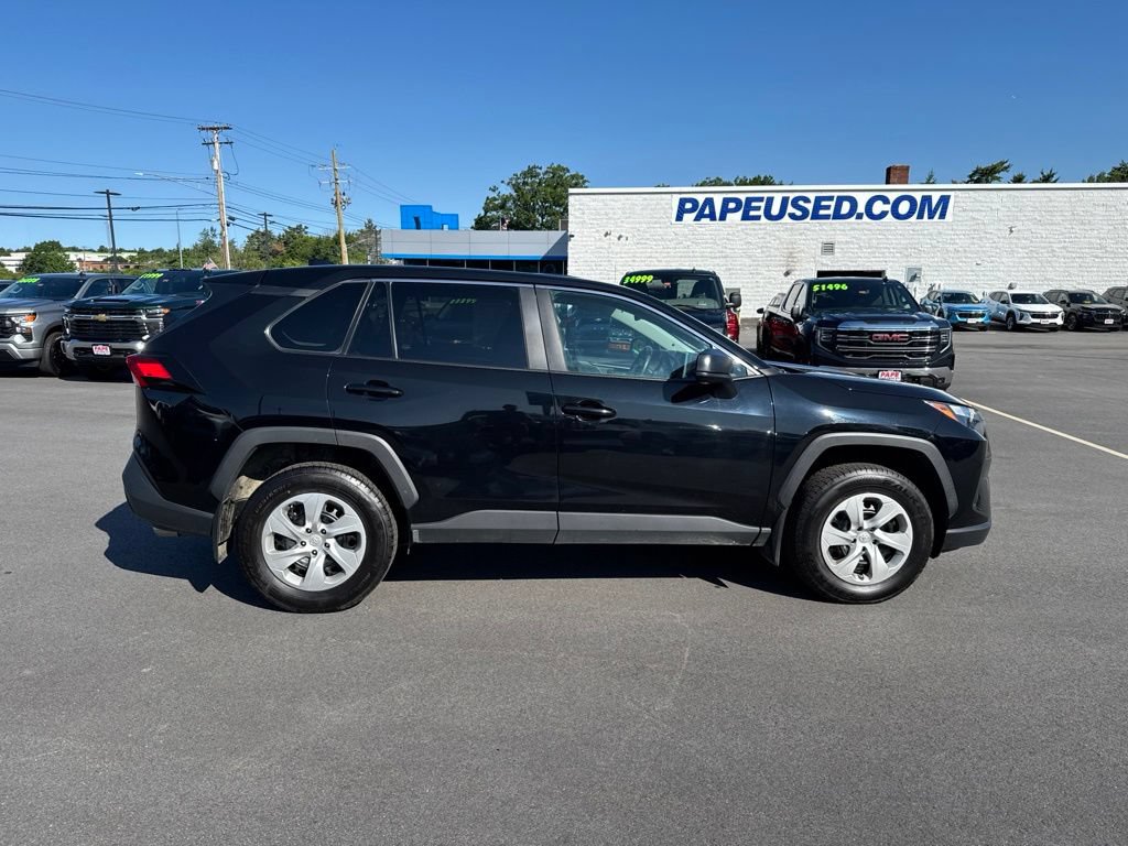 Used 2023 Toyota RAV4 LE AWD/4WD image 3