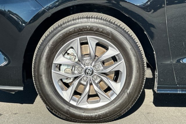 Certified 2026 Toyota Sienna XLE FWD image 32