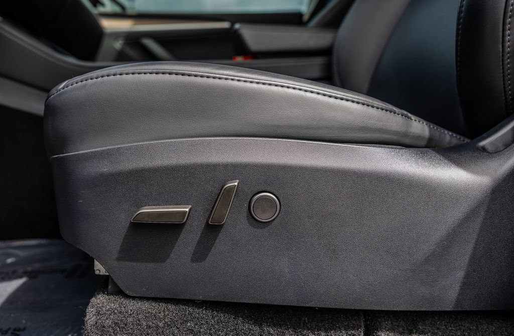 Used 2024 Tesla Model Y Performance AWD/4WD image 10