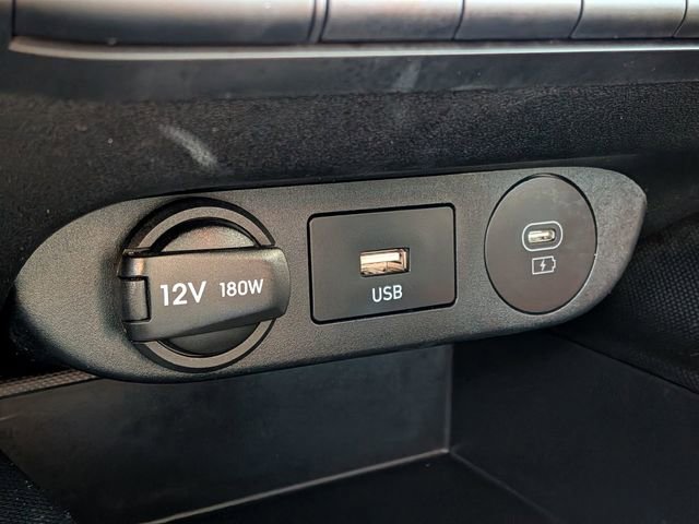Used 2025 Hyundai Elantra Blue image 24