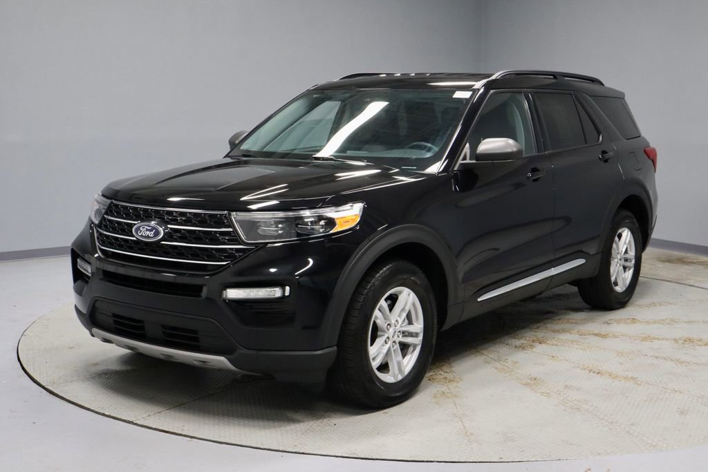 Certified 2023 Ford Explorer XLT w/ Equipment Group 202A AWD/4WD image 8