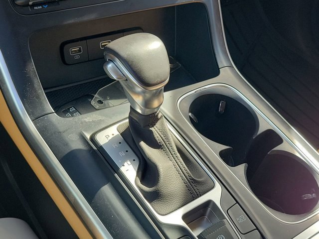 Used 2024 Kia Carnival LX image 25