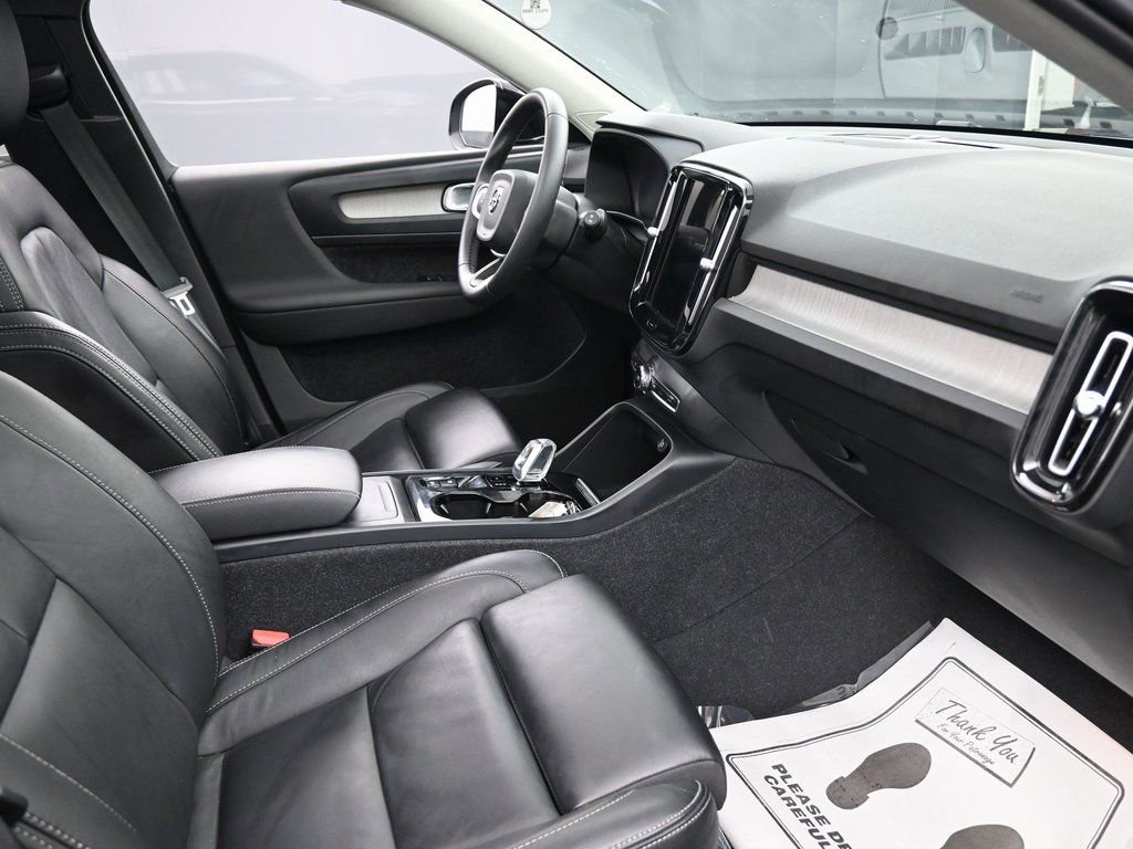 Used 2024 Volvo XC40 B5 Ultimate w/ Protection Package Premier AWD/4WD image 36
