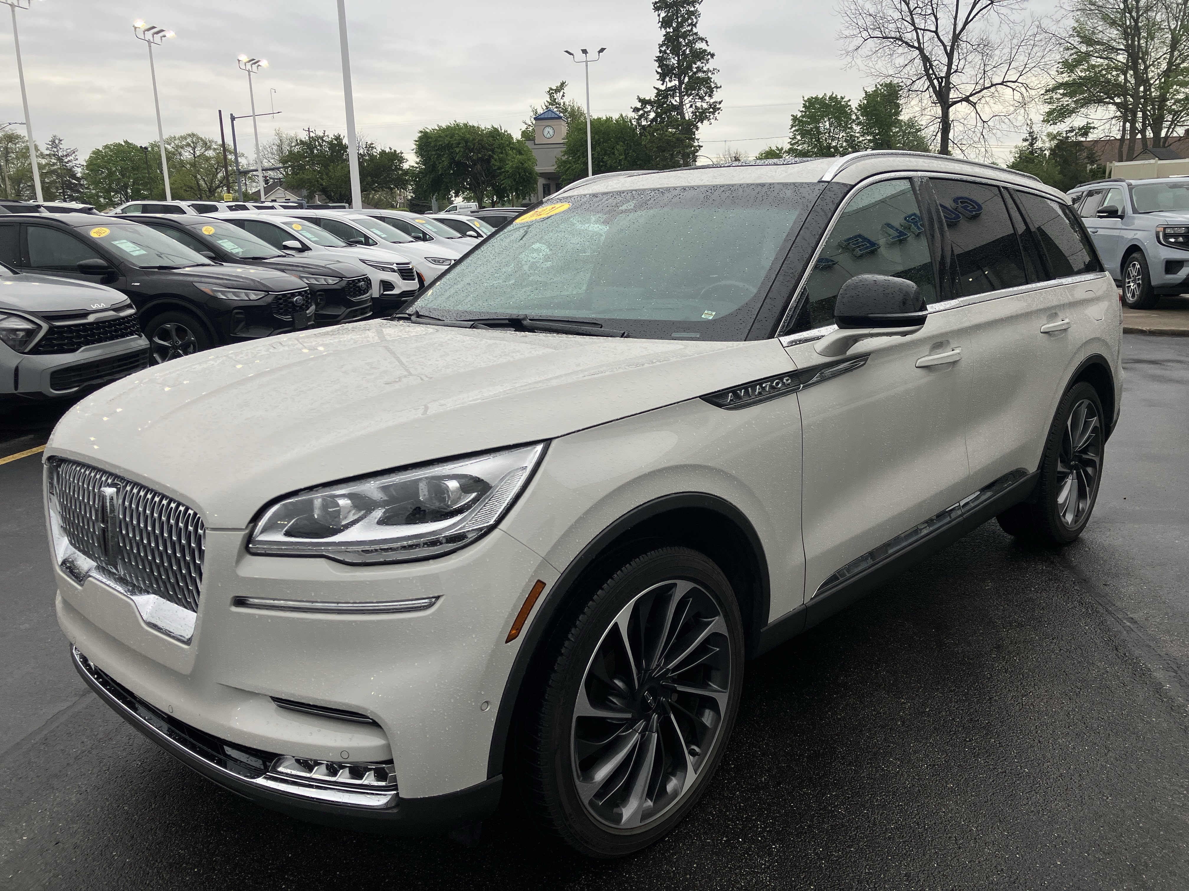Used 2021 Lincoln Aviator Reserve w/ Equipment Group 202A AWD/4WD image 3
