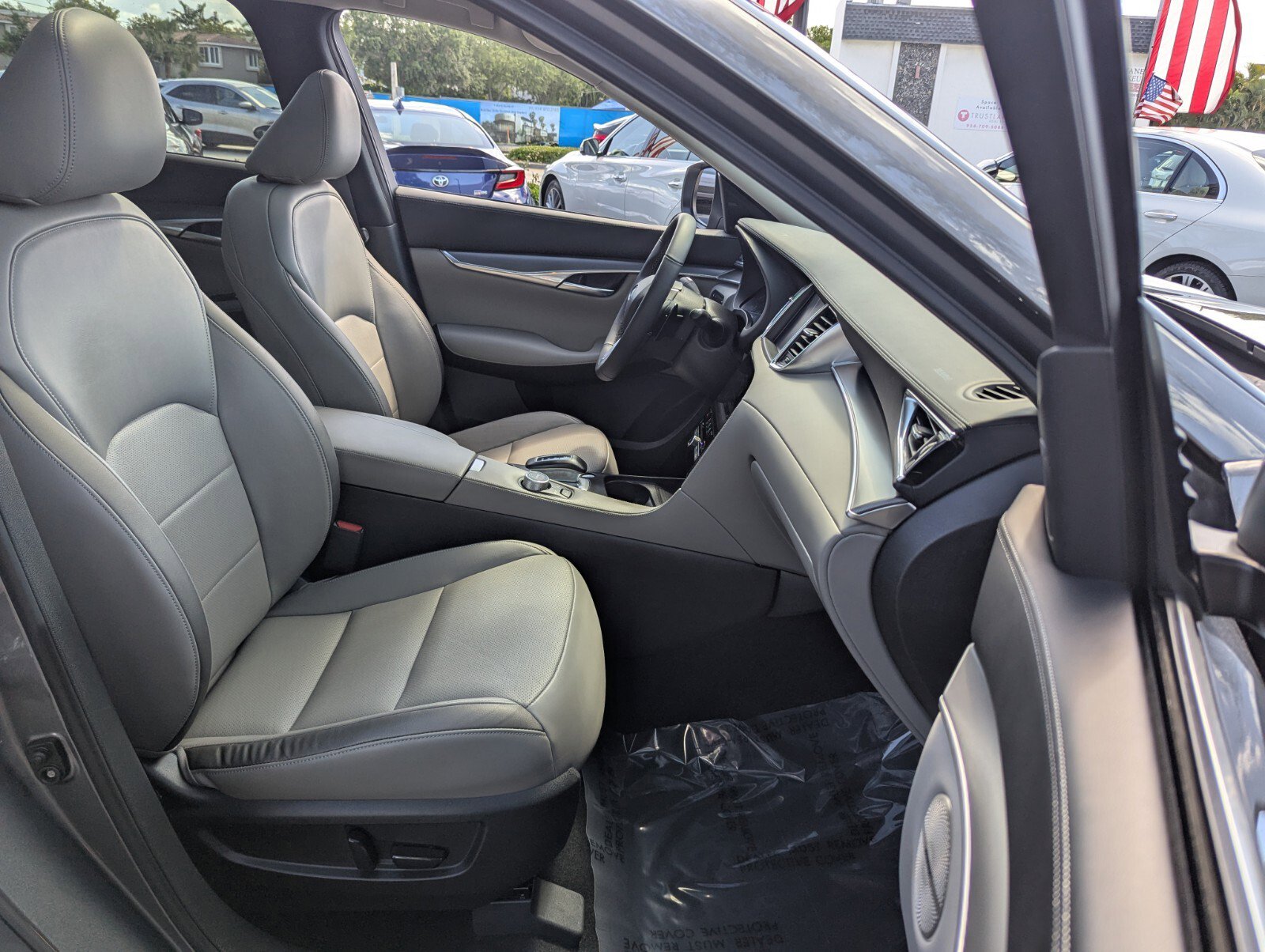 Used 2023 INFINITI QX50 Luxe w/ Accent Package FWD image 21