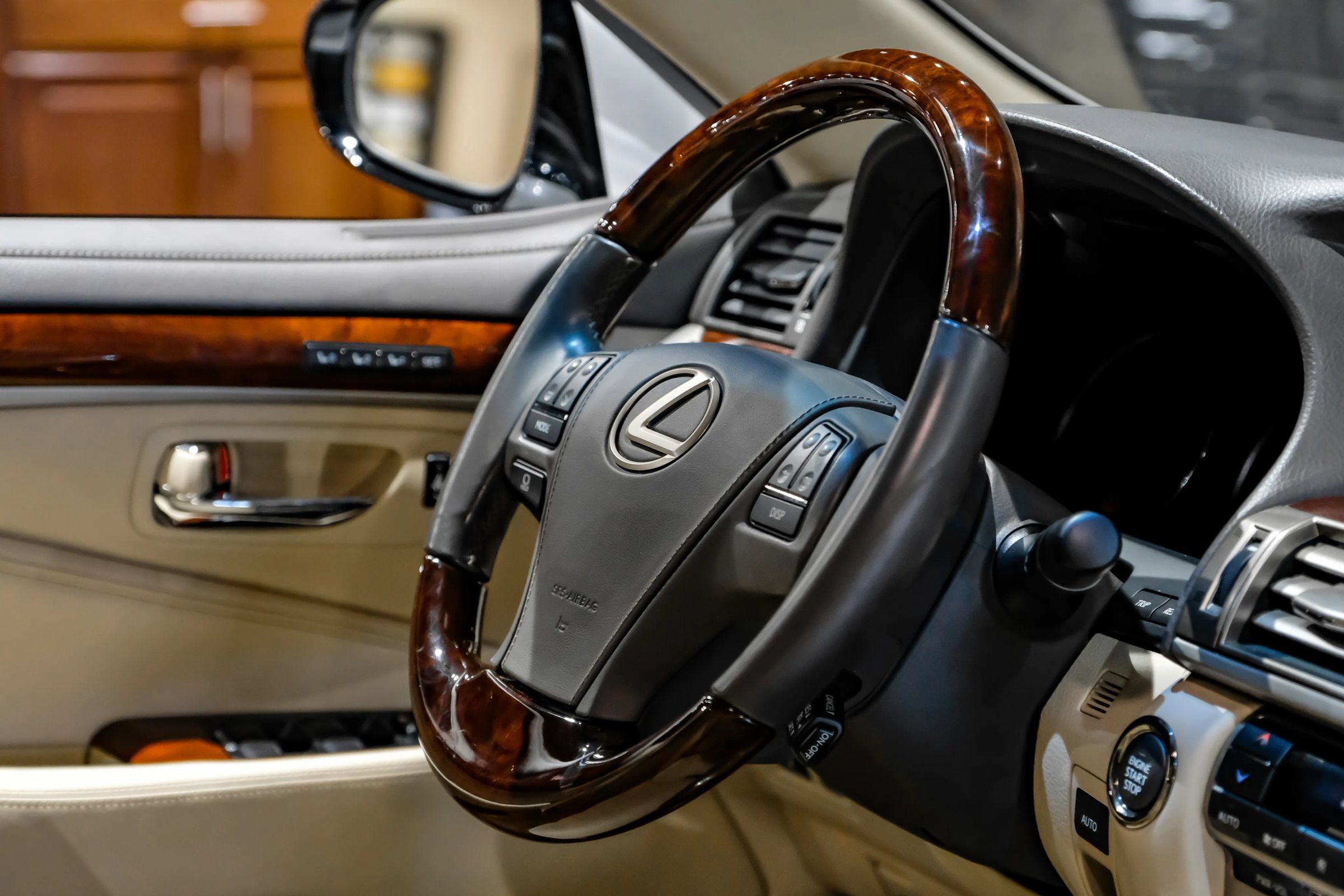 Used 2015 Lexus LS 460 L RWD image 12