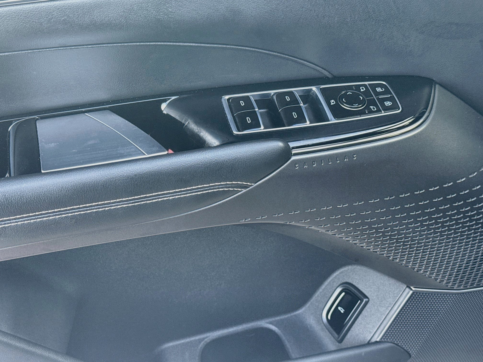 Used 2024 Cadillac Lyriq Sport RWD image 17