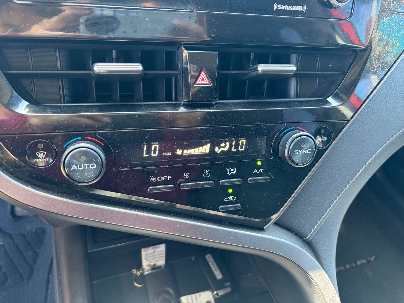 Certified 2022 Toyota Camry SE w/ Carpet Mat Package (TMS) image 13