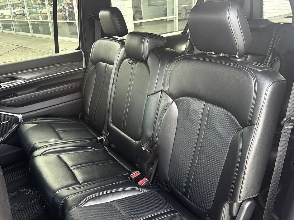 Used 2024 Jeep Wagoneer L Series II w/ Flexible Seating Group AWD/4WD image 23