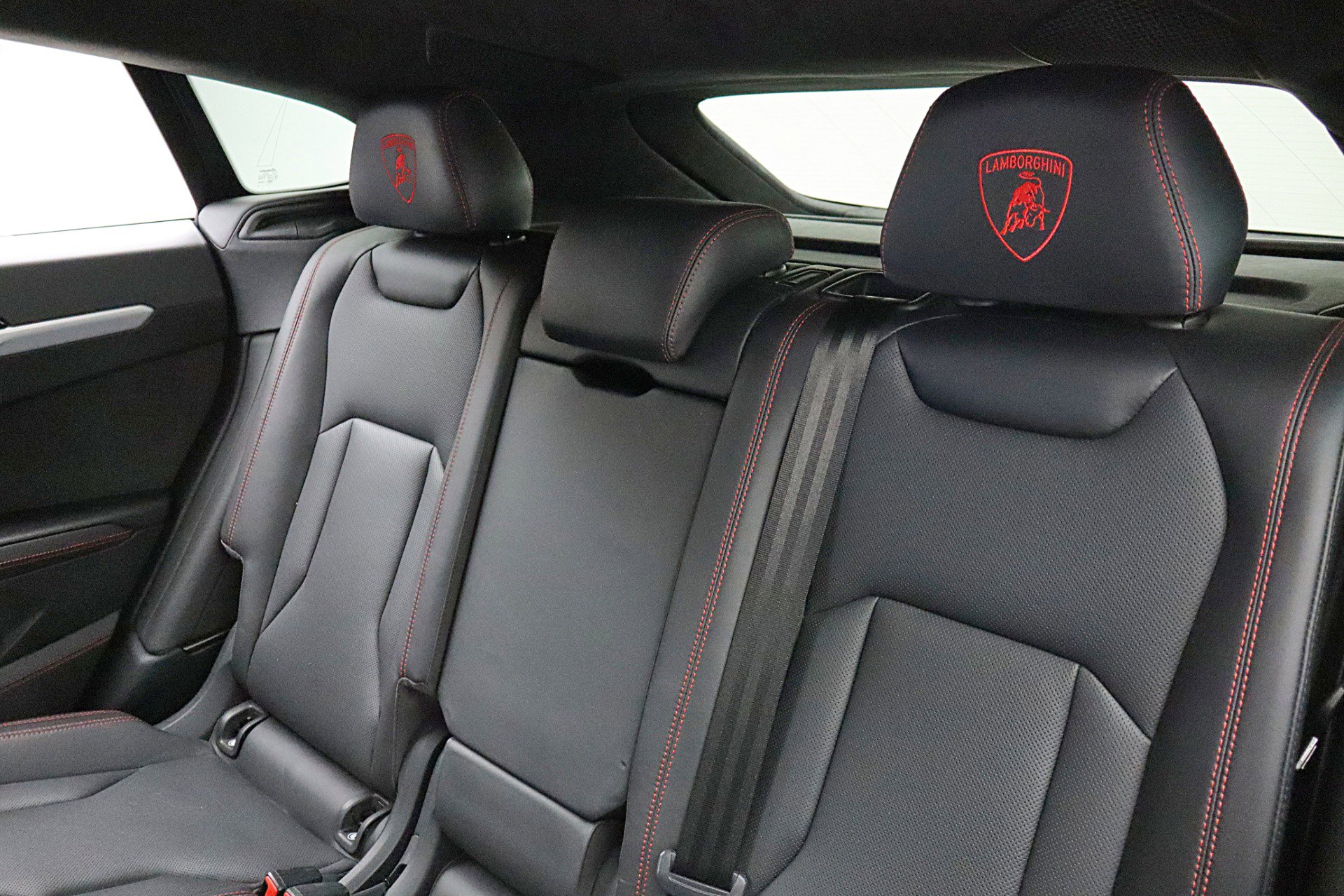 Used 2020 Lamborghini Urus AWD/4WD image 29
