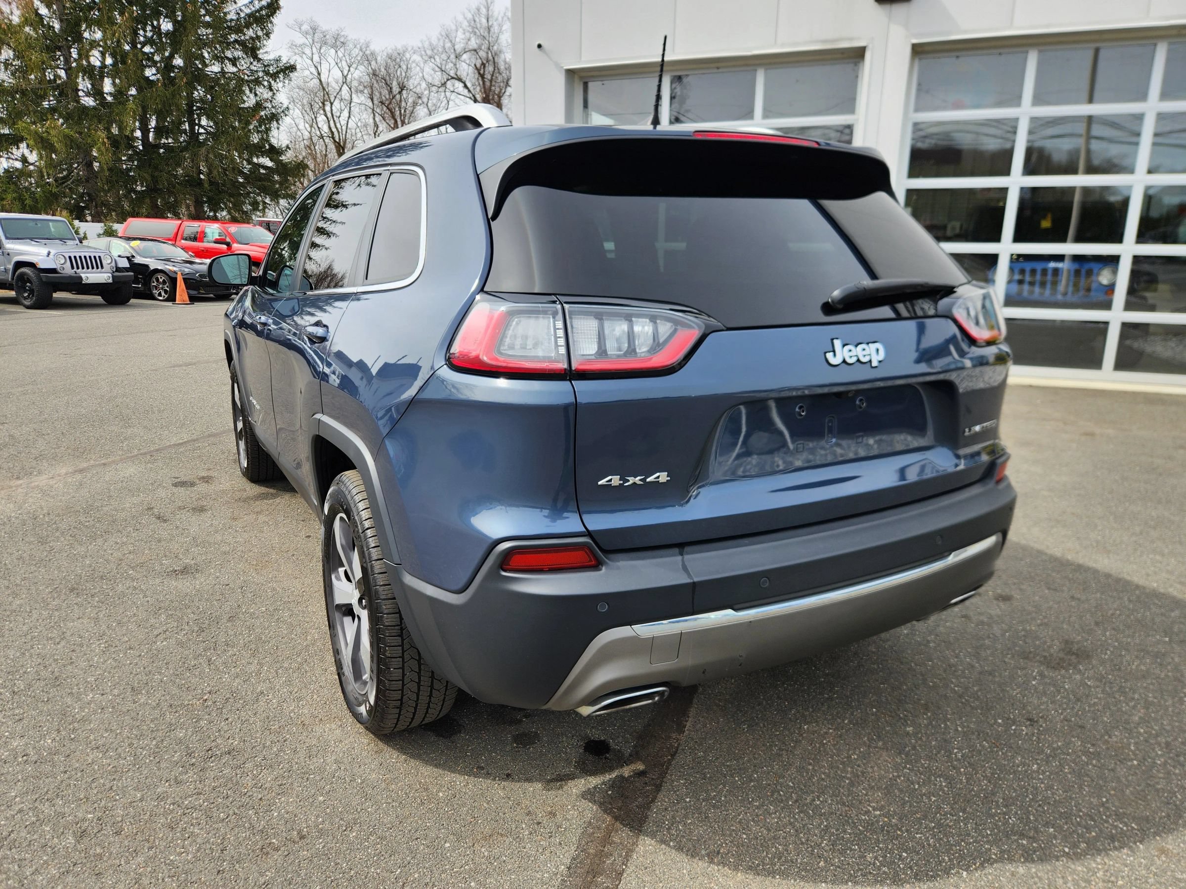 Used 2019 Jeep Cherokee Limited AWD/4WD image 14