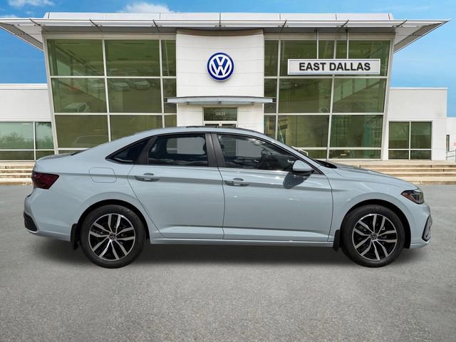 New 2026 Volkswagen Jetta SE image 2
