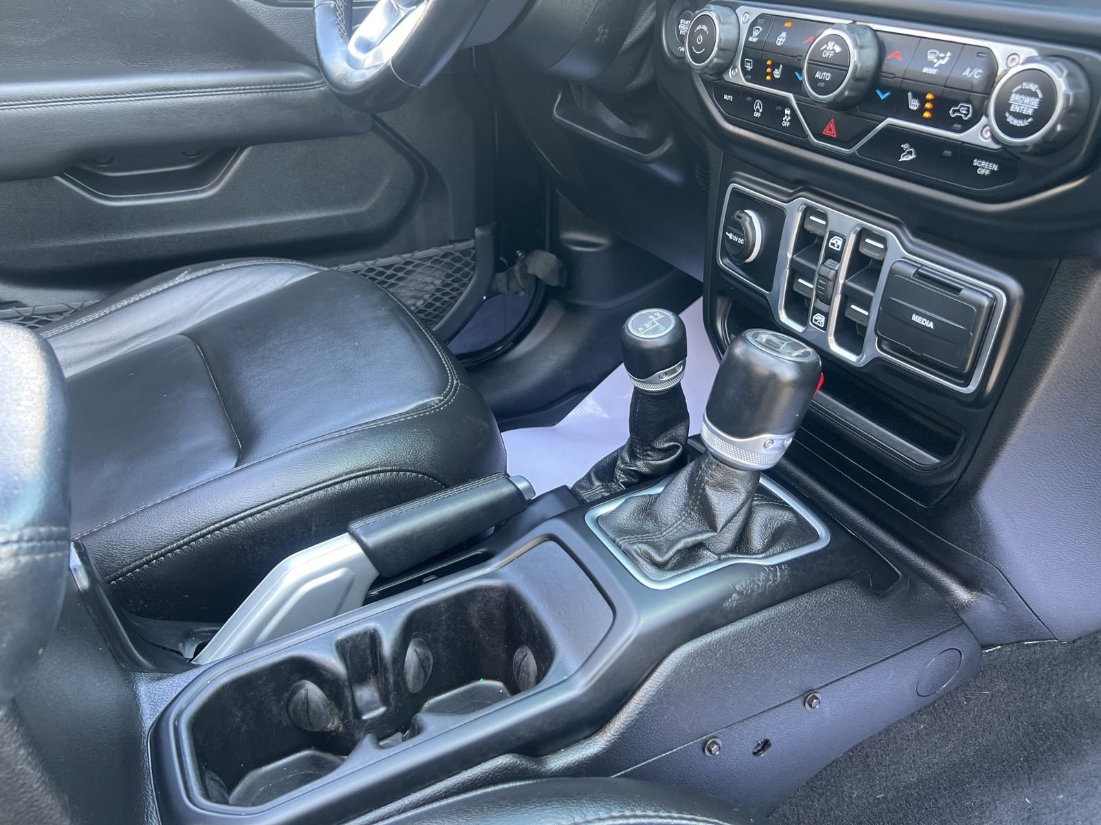 Used 2020 Jeep Wrangler Unlimited Sahara image 60