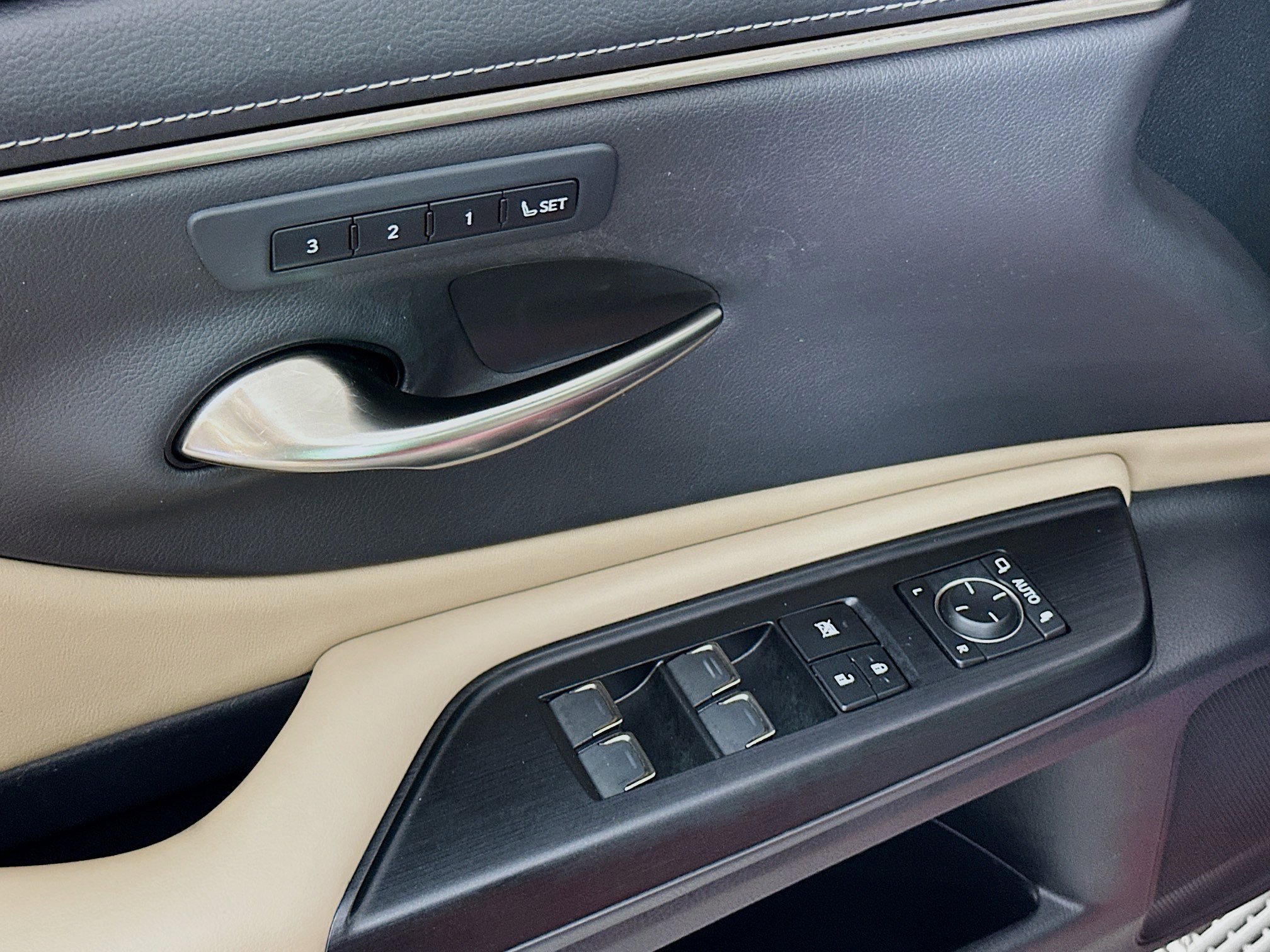 Used 2021 Lexus ES 350 w/ Premium Package image 15