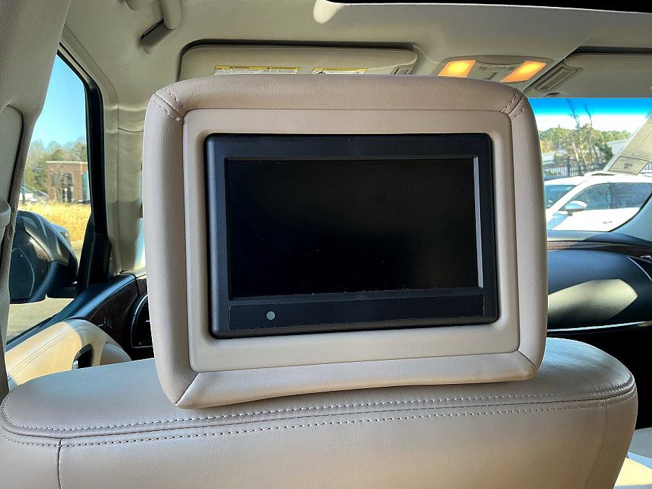Used 2017 Nissan Armada Platinum w/ Interior Lighting Package image 23