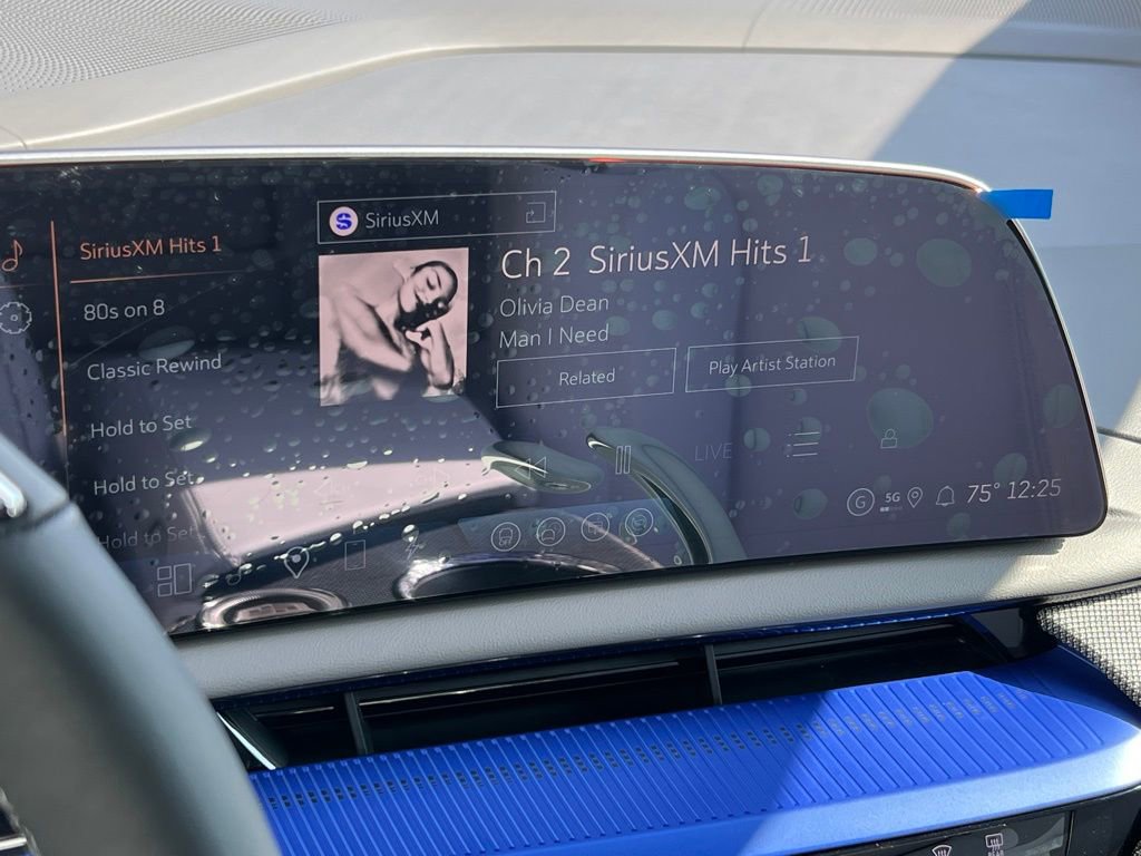 New 2026 Cadillac Optiq Luxury 1 image 40