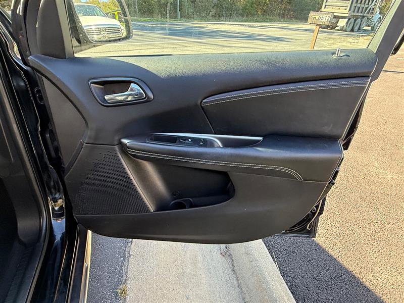 Used 2018 Dodge Journey Crossroad w/ Nav & Sun Group image 18